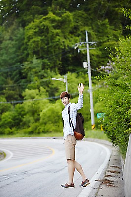 포토 JPG 주간 전신 나무 식물 라이프스타일 응시 남자 도로 여유 맨라이프 여행 배낭 모션 휴식 한국 한명 서기 미소 사람 동양인 손짓 20대 성인 야외 옆모습 활발 한국인 즐거움 배낭여행 손인사 활기 경기도 양평 유명산 남자만 남자한명만 성인남자만 청년만 청년남자만 청년남자한명만 성인한명만 성인남자한명만 성인만 국내포토 자연요소 1 시선 감정 아시아 길 뷰포인트 컨셉 가방 교통시설 산 표정 인종 청년 생활 인사 파일형식