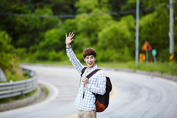 포토 JPG 주간 나무 식물 라이프스타일 남자 도로 여유 맨라이프 여행 배낭 모션 휴식 한국 한명 서기 미소 사람 동양인 상반신 20대 성인 야외 옆모습 활발 한국인 즐거움 배낭여행 손인사 활기 경기도 손뻗기 양평 유명산 남자만 남자한명만 성인남자만 청년만 청년남자만 청년남자한명만 성인한명만 성인남자한명만 성인만 국내포토 자연요소 1 감정 아시아 길 뷰포인트 컨셉 가방 교통시설 산 표정 인종 청년 생활 인사 파일형식