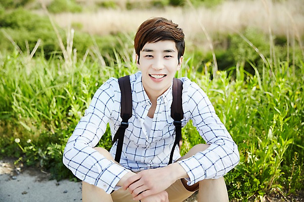 포토 JPG 주간 라이프스타일 남자 여유 맨라이프 여행 배낭 모션 휴식 한국 한명 미소 사람 앉기 동양인 상반신 20대 성인 야외 앞모습 활발 한국인 풀 즐거움 배낭여행 활기 경기도 양평 유명산 남자만 남자한명만 성인남자만 청년만 청년남자만 청년남자한명만 성인한명만 성인남자한명만 성인만 국내포토 자연요소 식물 1 감정 아시아 뷰포인트 컨셉 가방 산 표정 인종 청년 생활 파일형식