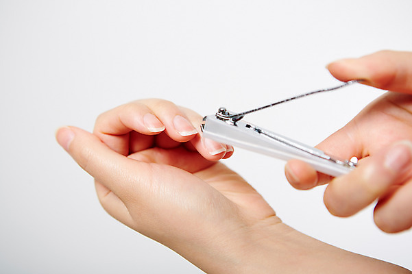 포토 JPG 스튜디오촬영 손 건강 한명 사람 신체부위 청결 위생 손톱깎이 위생관리 국내포토 1 실내 관리 미용용품 파일형식