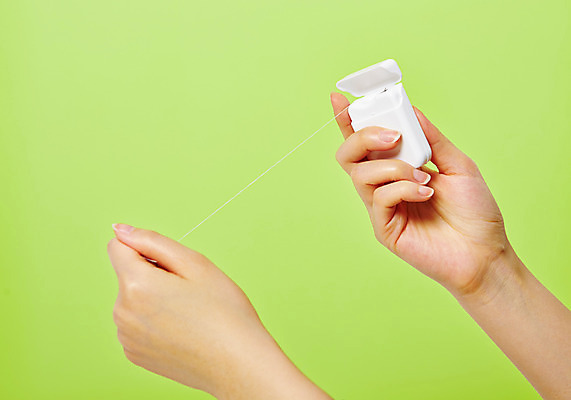 포토 JPG 스튜디오촬영 손 건강 한명 사람 신체부위 청결 위생 위생관리 치실 국내포토 1 실내 관리 위생용품 파일형식