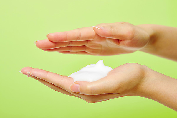 포토 JPG 스튜디오촬영 손 건강 한명 사람 신체부위 청결 위생 세정제 위생관리 손세정제 핸드워시 국내포토 1 실내 관리 위생용품 파일형식