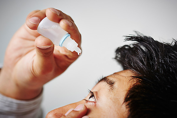 포토 JPG 스튜디오촬영 남자 건강 한명 사람 동양인 성인 청결 한국인 위생 안약 위생관리 남자만 남자한명만 성인남자만 성인만 국내포토 1 실내 관리 인종 파일형식