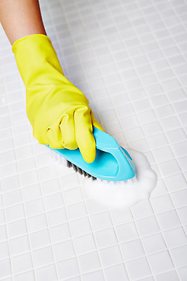 포토 JPG 스튜디오촬영 손 건강 한명 사람 신체부위 청결 거품 욕실 붓 위생 청소도구 청소 타일 고무장갑 위생관리 국내포토 1 장갑 실내 관리 도구 고무 파일형식