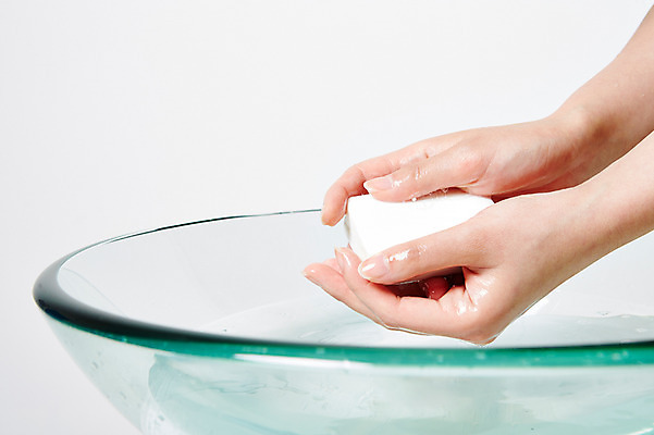 포토 JPG 스튜디오촬영 손 건강 한명 사람 신체부위 청결 위생 세면대 비누 손씻기 위생관리 코로나바이러스 국내포토 1 실내 관리 위생용품 바이러스 씻기 파일형식