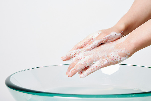 포토 JPG 스튜디오촬영 손 건강 한명 사람 신체부위 청결 거품 위생 세면대 손씻기 위생관리 코로나바이러스 국내포토 1 실내 관리 바이러스 씻기 파일형식