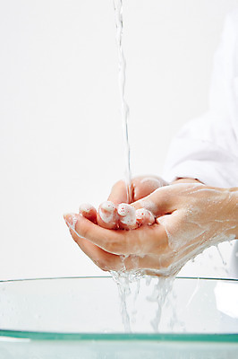 포토 JPG 스튜디오촬영 손 건강 한명 사람 신체부위 물 청결 거품 흐름 위생 세면대 손씻기 위생관리 코로나바이러스 국내포토 자연요소 1 컨셉 실내 관리 바이러스 씻기 파일형식