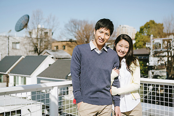 포토 JPG 주간 외국인 해외기획촬영 라이프스타일 커플 여자 남자 행복 여유 커플라이프 데이트 모션 휴식 서기 미소 사람 동양인 상반신 20대 성인 야외 두명 앞모습 팔짱 일본인 2015년일본 청년만 성인만 국내포토 자연요소 감정 뷰포인트 컨셉 관계 표정 인종 청년 생활 파일형식