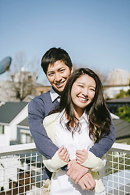 포토 JPG 주간 외국인 해외기획촬영 라이프스타일 커플 여자 남자 행복 여유 커플라이프 데이트 모션 포옹 휴식 서기 미소 사람 동양인 상반신 20대 성인 야외 두명 앞모습 일본인 백허그 2015년일본 청년만 성인만 국내포토 자연요소 감정 뷰포인트 컨셉 관계 안기 표정 인종 청년 생활 파일형식