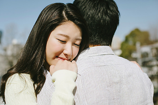 포토 JPG 주간 외국인 해외기획촬영 라이프스타일 커플 여자 남자 행복 여유 커플라이프 데이트 모션 포옹 휴식 서기 미소 사람 동양인 상반신 20대 성인 야외 두명 앞모습 뒷모습 눈감음 일본인 2015년일본 청년만 성인만 국내포토 자연요소 감정 뷰포인트 컨셉 관계 안기 표정 인종 청년 생활 파일형식