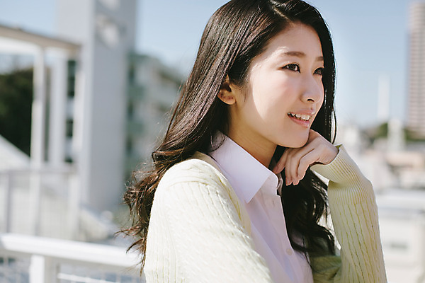 포토 JPG 주간 외국인 해외기획촬영 우먼라이프 라이프스타일 응시 여자 행복 여유 데이트 난간 모션 휴식 한명 서기 사람 동양인 상반신 20대 성인 야외 옆모습 턱괴기 일본인 2015년일본 여자만 여자한명만 성인여자만 청년만 청년여자만 성인한명만 청년여자한명만 성인여자한명만 성인만 국내포토 자연요소 1 시선 감정 뷰포인트 컨셉 인종 청년 생활 파일형식
