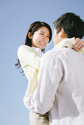 포토 JPG 주간 외국인 해외기획촬영 라이프스타일 커플 여자 남자 행복 여유 로우앵글 커플라이프 데이트 안기 모션 휴식 서기 미소 사람 동양인 상반신 20대 성인 야외 두명 앞모습 뒷모습 마주보기 일본인 2015년일본 청년만 성인만 국내포토 자연요소 감정 뷰포인트 컨셉 관계 표정 인종 청년 생활 파일형식