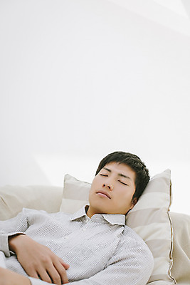 포토 JPG 스튜디오촬영 외국인 해외기획촬영 라이프스타일 남자 여유 맨라이프 모션 휴식 실내 한명 들기 사람 동양인 상반신 20대 성인 앞모습 책 소파 눕기 눈감음 잠 편안함 일본인 2015년일본 남자만 남자한명만 성인남자만 청년만 청년남자만 청년남자한명만 성인한명만 성인남자한명만 성인만 국내포토 1 감정 뷰포인트 컨셉 의자 인종 청년 내부 생활 감각 파일형식