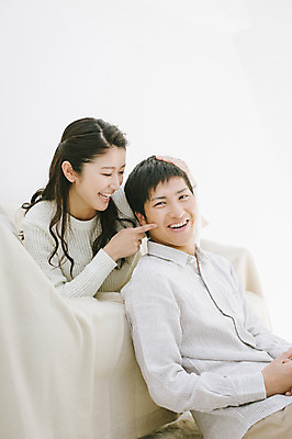 포토 JPG 스튜디오촬영 외국인 해외기획촬영 라이프스타일 커플 여자 남자 여유 엎드리기 커플라이프 장난 모션 실내 사람 동양인 상반신 20대 성인 두명 앞모습 편안함 일본인 2015년일본 청년만 성인만 국내포토 감정 뷰포인트 관계 인종 청년 내부 생활 감각 파일형식