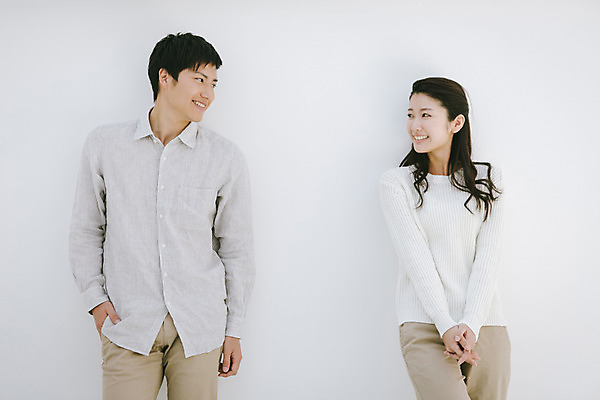 포토 JPG 스튜디오촬영 외국인 해외기획촬영 라이프스타일 커플 여자 남자 여유 커플라이프 모션 휴식 실내 서기 미소 사람 동양인 상반신 20대 성인 두명 앞모습 마주보기 편안함 일본인 2015년일본 청년만 성인만 국내포토 감정 뷰포인트 컨셉 관계 표정 인종 청년 내부 생활 감각 파일형식