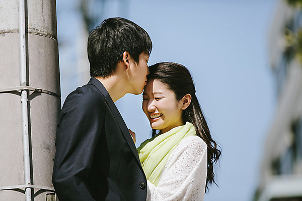 포토 JPG 주간 외국인 해외기획촬영 라이프스타일 커플 여자 남자 행복 여유 커플라이프 데이트 모션 키스 서기 미소 사람 동양인 상반신 20대 성인 야외 두명 옆모습 눈감음 일본인 전봇대 2015년일본 청년만 성인만 국내포토 자연요소 공공시설 감정 뷰포인트 관계 표정 인종 청년 생활 애정표현 파일형식