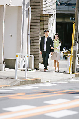 포토 JPG 주간 전신 외국인 해외기획촬영 라이프스타일 커플 여자 남자 행복 여유 커플라이프 데이트 모션 거리 미소 사람 동양인 20대 성인 야외 두명 앞모습 걷기 팔짱 다정 일본인 2015년일본 청년만 성인만 국내포토 자연요소 감정 뷰포인트 컨셉 관계 표정 인종 청년 생활 파일형식