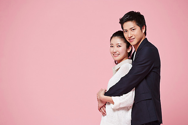 포토 JPG 스튜디오촬영 외국인 해외기획촬영 라이프스타일 커플 여자 남자 커플라이프 모션 포옹 함께함 실내 사랑 서기 미소 사람 동양인 상반신 20대 성인 두명 옆모습 다정 일본인 백허그 2015년일본 청년만 성인만 국내포토 감정 뷰포인트 컨셉 관계 안기 표정 인종 청년 내부 생활 파일형식