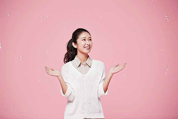 포토 JPG 스튜디오촬영 외국인 해외기획촬영 우먼라이프 라이프스타일 응시 여자 모션 실내 한명 서기 미소 사람 동양인 손짓 상반신 20대 성인 앞모습 비눗방울 일본인 즐거움 2015년일본 여자만 여자한명만 성인여자만 청년만 청년여자만 성인한명만 청년여자한명만 성인여자한명만 성인만 국내포토 1 시선 감정 뷰포인트 표정 인종 청년 내부 생활 파일형식
