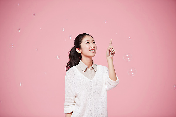 포토 JPG 스튜디오촬영 외국인 해외기획촬영 우먼라이프 라이프스타일 응시 여자 모션 실내 한명 서기 미소 사람 동양인 손짓 상반신 20대 성인 앞모습 가리킴 비눗방울 일본인 2015년일본 여자만 여자한명만 성인여자만 청년만 청년여자만 성인한명만 청년여자한명만 성인여자한명만 성인만 국내포토 1 시선 뷰포인트 표정 인종 청년 내부 생활 파일형식