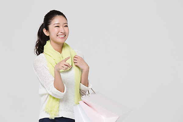 포토 JPG 스튜디오촬영 외국인 해외기획촬영 우먼라이프 라이프스타일 응시 여자 모션 실내 한명 서기 미소 들기 사람 동양인 손짓 상반신 20대 성인 앞모습 쇼핑 쇼핑백 가리킴 일본인 2015년일본 여자만 여자한명만 성인여자만 청년만 청년여자만 성인한명만 청년여자한명만 성인여자한명만 성인만 국내포토 1 시선 뷰포인트 가방 표정 인종 청년 내부 생활 파일형식