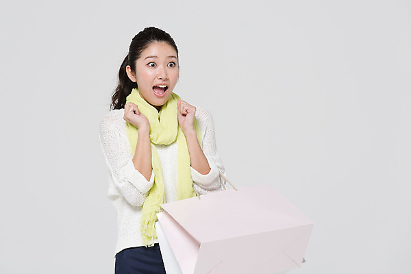 포토 JPG 스튜디오촬영 외국인 해외기획촬영 우먼라이프 라이프스타일 여자 모션 실내 한명 서기 들기 사람 동양인 상반신 20대 성인 앞모습 쇼핑 쇼핑백 놀람 일본인 2015년일본 여자만 여자한명만 성인여자만 청년만 청년여자만 성인한명만 청년여자한명만 성인여자한명만 성인만 국내포토 1 감정 뷰포인트 가방 표정 인종 청년 내부 생활 파일형식