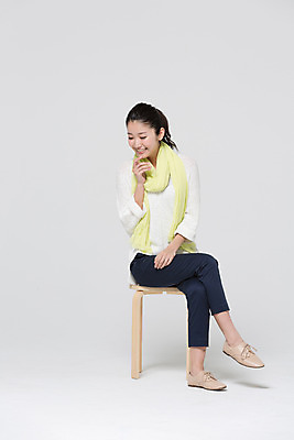 포토 JPG 스튜디오촬영 전신 외국인 해외기획촬영 우먼라이프 라이프스타일 응시 여자 의자 모션 실내 한명 미소 사람 앉기 동양인 20대 성인 쇼핑 다리꼬기 일본인 2015년일본 여자만 여자한명만 성인여자만 청년만 청년여자만 성인한명만 청년여자한명만 성인여자한명만 성인만 국내포토 1 시선 가구 표정 인종 청년 내부 생활 파일형식