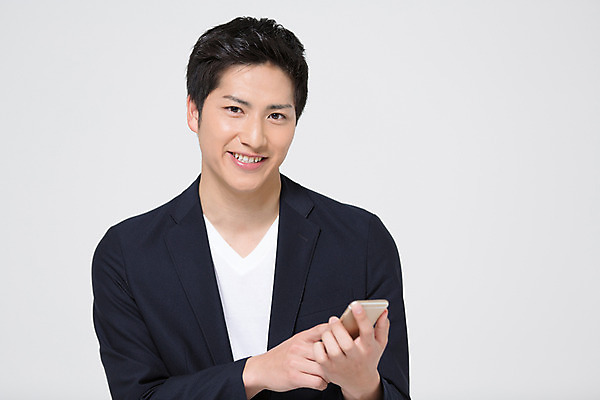 포토 JPG 스튜디오촬영 외국인 해외기획촬영 라이프스타일 남자 맨라이프 모션 실내 한명 서기 들기 사람 동양인 상반신 20대 성인 앞모습 스마트폰 일본인 2015년일본 남자만 남자한명만 성인남자만 청년만 청년남자만 청년남자한명만 성인한명만 성인남자한명만 성인만 국내포토 1 뷰포인트 인종 청년 내부 생활 핸드폰 스마트기기 파일형식
