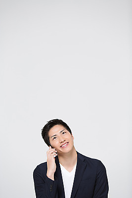 포토 JPG 스튜디오촬영 외국인 해외기획촬영 라이프스타일 응시 남자 맨라이프 모션 실내 한명 서기 미소 들기 사람 동양인 상반신 20대 성인 앞모습 스마트폰 일본인 통화 2015년일본 남자만 남자한명만 성인남자만 청년만 청년남자만 청년남자한명만 성인한명만 성인남자한명만 성인만 국내포토 1 시선 뷰포인트 표정 인종 청년 내부 생활 핸드폰 스마트기기 파일형식