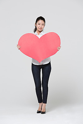 포토 JPG 스튜디오촬영 전신 외국인 해외기획촬영 우먼라이프 라이프스타일 여자 모션 실내 사랑 한명 서기 미소 들기 사람 동양인 20대 성인 앞모습 하트 일본인 2015년일본 여자만 여자한명만 성인여자만 청년만 청년여자만 성인한명만 청년여자한명만 성인여자한명만 성인만 국내포토 모양 1 감정 뷰포인트 표정 인종 청년 내부 생활 파일형식