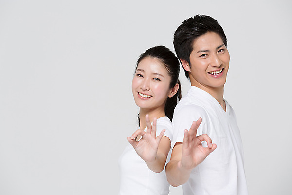 포토 JPG 스튜디오촬영 외국인 해외기획촬영 라이프스타일 커플 여자 남자 커플라이프 모션 함께함 실내 사랑 서기 미소 사람 동양인 손짓 상반신 20대 성인 두명 옆모습 다정 OK 일본인 2015년일본 청년만 성인만 국내포토 감정 뷰포인트 컨셉 관계 표정 인종 청년 내부 생활 파일형식
