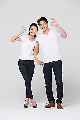 포토 JPG 스튜디오촬영 전신 외국인 해외기획촬영 라이프스타일 커플 여자 남자 커플라이프 모션 함께함 실내 사랑 서기 미소 사람 동양인 손짓 20대 성인 두명 앞모습 다정 OK 일본인 2015년일본 청년만 성인만 국내포토 감정 뷰포인트 컨셉 관계 표정 인종 청년 내부 생활 파일형식