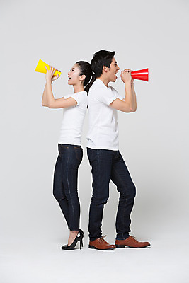 포토 JPG 스튜디오촬영 전신 외국인 해외기획촬영 라이프스타일 커플 여자 남자 커플라이프 모션 함께함 실내 사랑 서기 들기 사람 동양인 20대 성인 두명 옆모습 확성기 다정 외침 등맞대기 일본인 2015년일본 청년만 성인만 국내포토 감정 뷰포인트 컨셉 관계 인종 청년 내부 생활 소리 파일형식