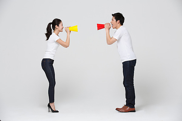 포토 JPG 스튜디오촬영 전신 외국인 해외기획촬영 라이프스타일 커플 여자 남자 커플라이프 모션 함께함 실내 사랑 서기 들기 사람 동양인 20대 성인 두명 옆모습 마주보기 확성기 다정 외침 일본인 2015년일본 청년만 성인만 국내포토 감정 뷰포인트 컨셉 관계 인종 청년 내부 생활 소리 파일형식