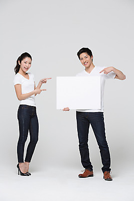 포토 JPG 스튜디오촬영 전신 외국인 해외기획촬영 라이프스타일 배너 커플 여자 남자 커플라이프 모션 사각프레임 함께함 광고판 실내 사랑 서기 미소 들기 사람 동양인 손짓 20대 성인 두명 앞모습 다정 가리킴 일본인 알림 2015년일본 청년만 성인만 국내포토 감정 뷰포인트 컨셉 관계 프레임 알림판 표정 인종 청년 내부 생활 사각형 판 파일형식