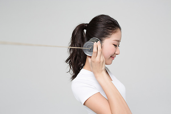 포토 JPG 스튜디오촬영 외국인 해외기획촬영 우먼라이프 라이프스타일 여자 모션 실내 한명 서기 들기 사람 동양인 상반신 20대 성인 옆모습 듣기 캔 일본인 통화 2015년일본 여자만 여자한명만 성인여자만 청년만 청년여자만 성인한명만 청년여자한명만 성인여자한명만 성인만 국내포토 1 뷰포인트 인종 청년 내부 생활 파일형식