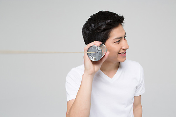 포토 JPG 스튜디오촬영 외국인 해외기획촬영 라이프스타일 남자 맨라이프 모션 실내 한명 서기 미소 들기 사람 동양인 상반신 20대 성인 앞모습 듣기 캔 일본인 통화 2015년일본 남자만 남자한명만 성인남자만 청년만 청년남자만 청년남자한명만 성인한명만 성인남자한명만 성인만 국내포토 1 뷰포인트 표정 인종 청년 내부 생활 파일형식