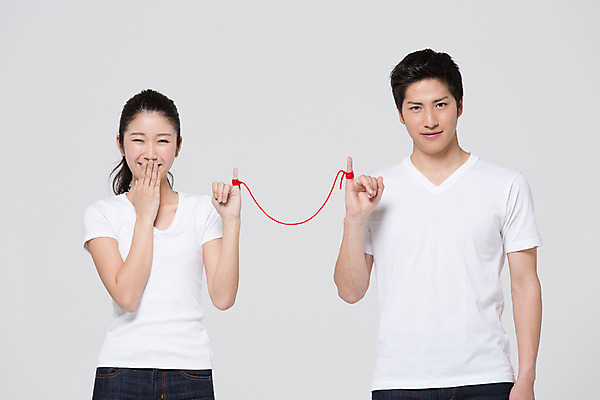 포토 JPG 스튜디오촬영 외국인 해외기획촬영 라이프스타일 커플 여자 남자 커플라이프 손가락 모션 함께함 실내 사랑 서기 미소 사람 동양인 상반신 20대 성인 두명 앞모습 다정 실 연결 일본인 묶기 새끼손가락 2015년일본 청년만 성인만 국내포토 손 감정 뷰포인트 컨셉 관계 표정 인종 청년 내부 생활 파일형식