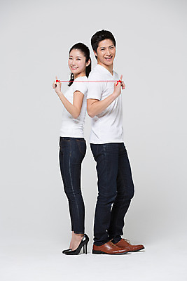 포토 JPG 스튜디오촬영 전신 외국인 해외기획촬영 라이프스타일 커플 여자 남자 커플라이프 손가락 모션 함께함 실내 사랑 서기 미소 사람 동양인 20대 성인 두명 옆모습 다정 등맞대기 실 연결 일본인 묶기 새끼손가락 2015년일본 청년만 성인만 국내포토 손 감정 뷰포인트 컨셉 관계 표정 인종 청년 내부 생활 파일형식