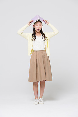 포토 JPG 스튜디오촬영 전신 외국인 해외기획촬영 라이프스타일 여자 대학생 모션 대학생라이프 실내 한명 서기 들기 사람 동양인 20대 성인 앞모습 책 놀람 일본인 2015년일본 여자만 여자한명만 성인여자만 청년만 청년여자만 성인한명만 청년여자한명만 성인여자한명만 성인만 국내포토 1 학생 감정 뷰포인트 표정 인종 청년 내부 생활 파일형식