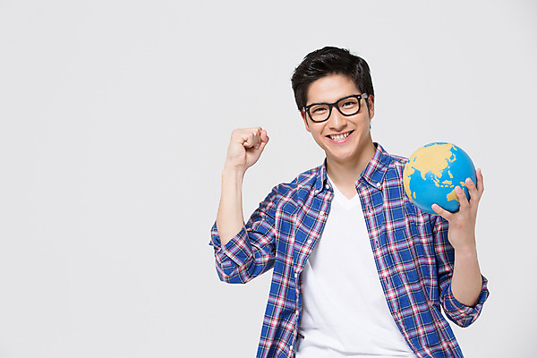 포토 JPG 스튜디오촬영 외국인 해외기획촬영 라이프스타일 남자 안경 대학생 모션 대학생라이프 실내 한명 서기 미소 들기 사람 동양인 상반신 20대 성인 앞모습 지구본 파이팅 일본인 2015년일본 남자만 남자한명만 성인남자만 청년만 청년남자만 청년남자한명만 성인한명만 성인남자한명만 성인만 안경낌 국내포토 1 학생 잡화 뷰포인트 표정 인종 청년 내부 생활 파일형식