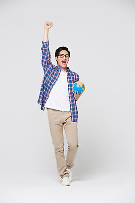 포토 JPG 스튜디오촬영 전신 외국인 해외기획촬영 라이프스타일 남자 안경 대학생 모션 대학생라이프 실내 한명 서기 미소 들기 사람 동양인 손짓 20대 성인 앞모습 지구본 파이팅 일본인 2015년일본 남자만 남자한명만 성인남자만 청년만 청년남자만 청년남자한명만 성인한명만 성인남자한명만 성인만 안경낌 국내포토 1 학생 잡화 뷰포인트 표정 인종 청년 내부 생활 파일형식