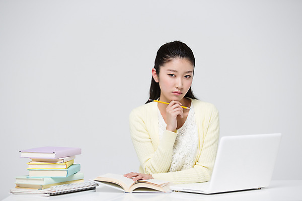 포토 JPG 스튜디오촬영 외국인 해외기획촬영 라이프스타일 여자 대학생 모션 대학생라이프 실내 한명 들기 사람 앉기 동양인 상반신 20대 성인 앞모습 책 노트북 연필 일본인 고민 2015년일본 여자만 여자한명만 성인여자만 청년만 청년여자만 성인한명만 청년여자한명만 성인여자한명만 성인만 국내포토 1 학생 감정 뷰포인트 학용품 인종 청년 내부 생활 전자제품 필기구 파일형식
