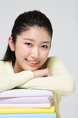 포토 JPG 스튜디오촬영 외국인 해외기획촬영 라이프스타일 여자 엎드리기 대학생 모션 대학생라이프 실내 한명 미소 사람 앉기 동양인 상반신 20대 성인 앞모습 책 일본인 2015년일본 여자만 여자한명만 성인여자만 청년만 청년여자만 성인한명만 청년여자한명만 성인여자한명만 성인만 국내포토 1 학생 뷰포인트 표정 인종 청년 내부 생활 파일형식