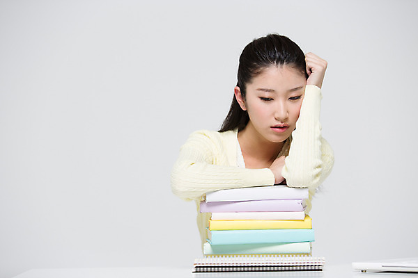 포토 JPG 스튜디오촬영 외국인 해외기획촬영 라이프스타일 여자 대학생 생각 모션 대학생라이프 실내 한명 사람 앉기 동양인 상반신 20대 성인 앞모습 책 공책 일본인 고민 2015년일본 여자만 여자한명만 성인여자만 청년만 청년여자만 성인한명만 청년여자한명만 성인여자한명만 성인만 국내포토 1 학생 감정 뷰포인트 문구용품 인종 청년 내부 생활 파일형식