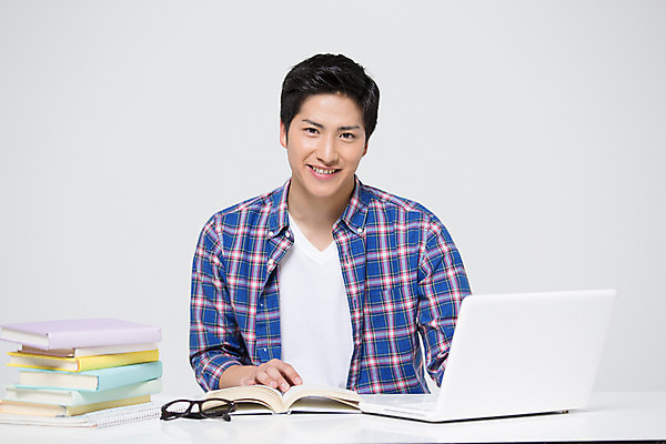 포토 JPG 스튜디오촬영 외국인 해외기획촬영 라이프스타일 남자 안경 대학생 모션 대학생라이프 실내 한명 미소 사람 앉기 동양인 상반신 20대 성인 앞모습 책 노트북 일본인 2015년일본 남자만 남자한명만 성인남자만 청년만 청년남자만 청년남자한명만 성인한명만 성인남자한명만 성인만 국내포토 1 학생 잡화 뷰포인트 표정 인종 청년 내부 생활 전자제품 파일형식