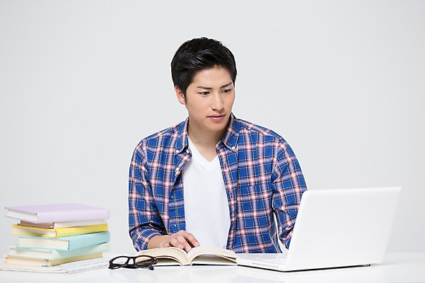 포토 JPG 스튜디오촬영 외국인 해외기획촬영 라이프스타일 남자 안경 대학생 모션 대학생라이프 실내 한명 사람 앉기 동양인 상반신 20대 성인 앞모습 책 노트북 일본인 2015년일본 남자만 남자한명만 성인남자만 청년만 청년남자만 청년남자한명만 성인한명만 성인남자한명만 성인만 국내포토 1 학생 잡화 뷰포인트 인종 청년 내부 생활 전자제품 파일형식