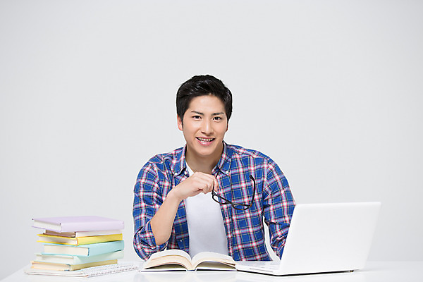포토 JPG 스튜디오촬영 외국인 해외기획촬영 라이프스타일 남자 안경 대학생 모션 대학생라이프 실내 한명 미소 들기 사람 앉기 동양인 상반신 20대 성인 앞모습 책 노트북 일본인 2015년일본 남자만 남자한명만 성인남자만 청년만 청년남자만 청년남자한명만 성인한명만 성인남자한명만 성인만 국내포토 1 학생 잡화 뷰포인트 표정 인종 청년 내부 생활 전자제품 파일형식