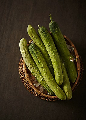 포토 JPG 스튜디오촬영 음식 채소 식재료 오이 실내 사람없음 소쿠리 얼음 레시피 국내포토 자연요소 내부 바구니 파일형식