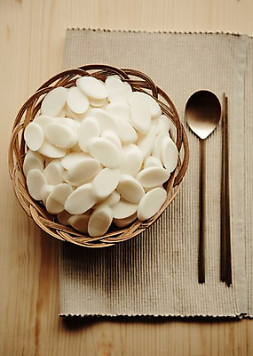 포토 수저 실내 내부 파일형식 음식 레시피 사람없음 떡 숟가락 젓가락 JPG 식재료 스튜디오촬영 국내포토